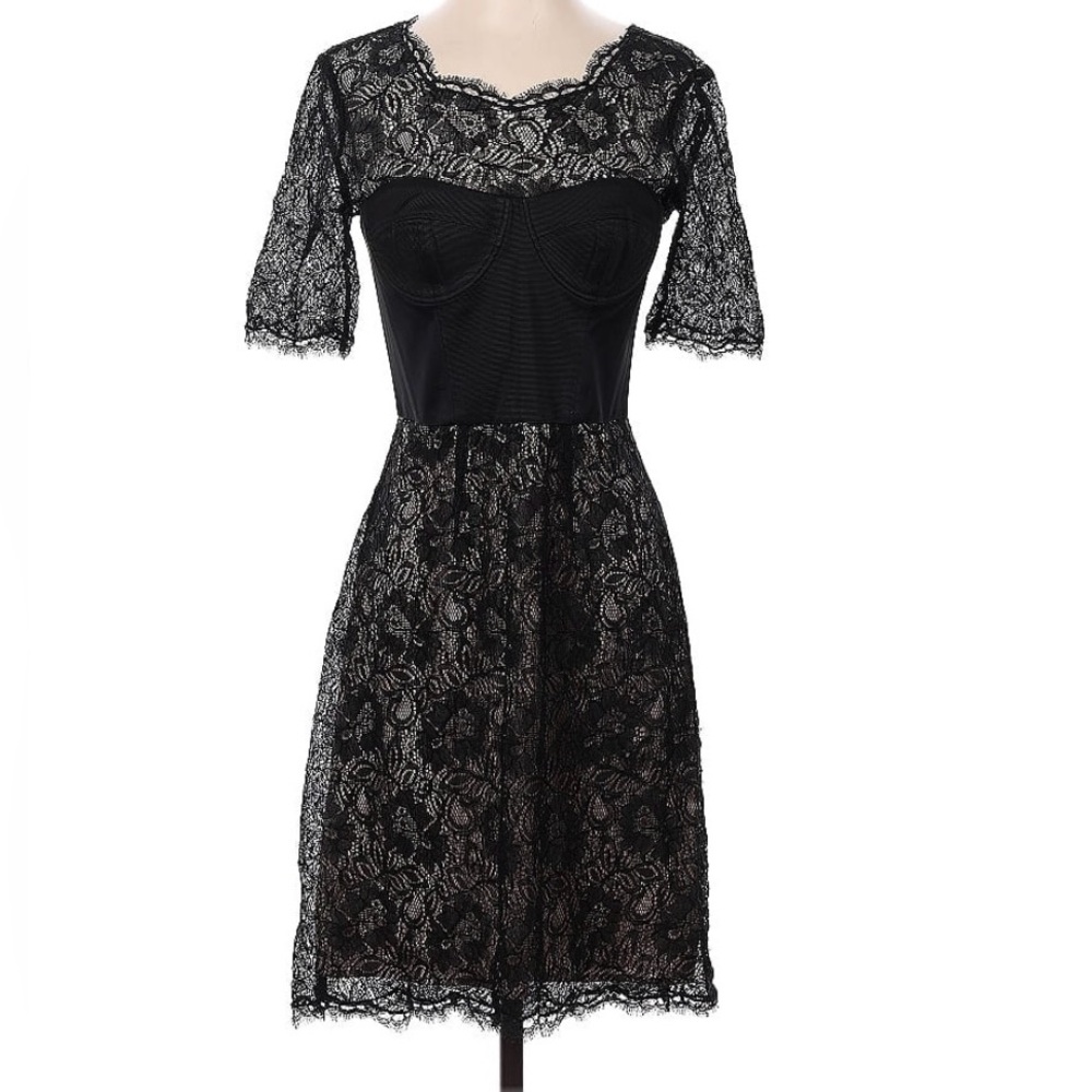 BCBGMAXAZRIA Sz 4 LBD. Bustier top, eyelash lace sleeves and décolletage.